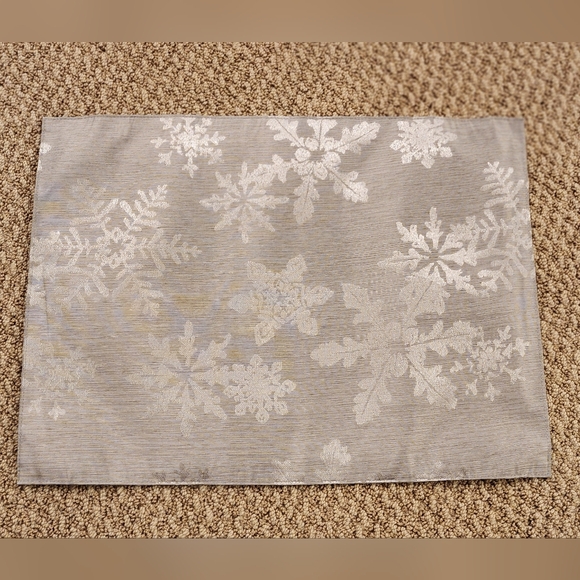 Silver satin snowflakes fabric placemats, lot of 12, 14x19, jacquard, Threshold - Picture 2 of 7